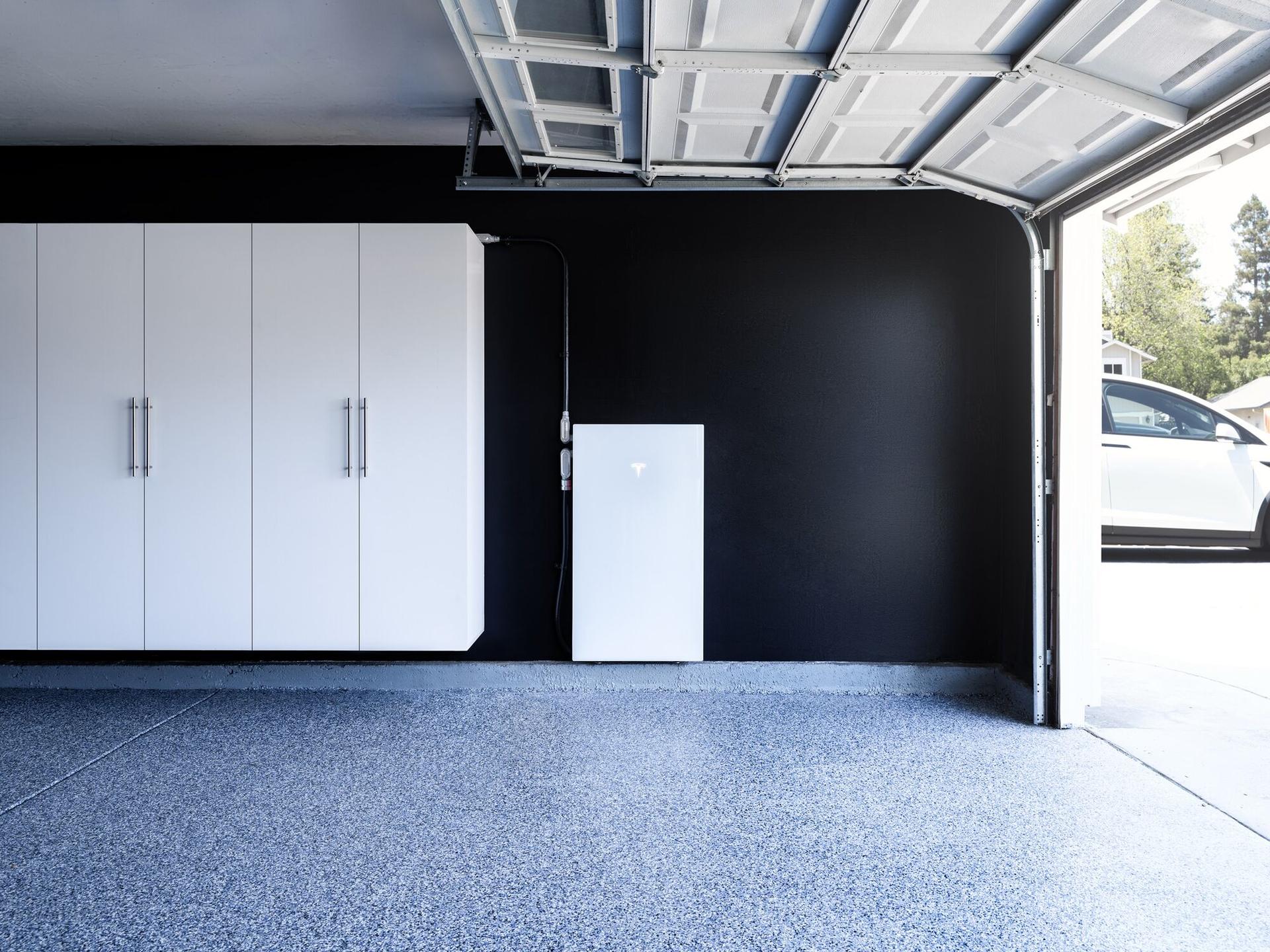 Battery & Storage